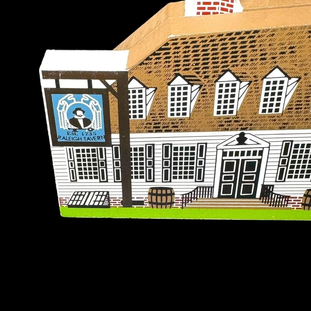Raleigh Tavern Williamsburg, Virginia 1995 Shelia's Collectibles Shelf Sitter‎